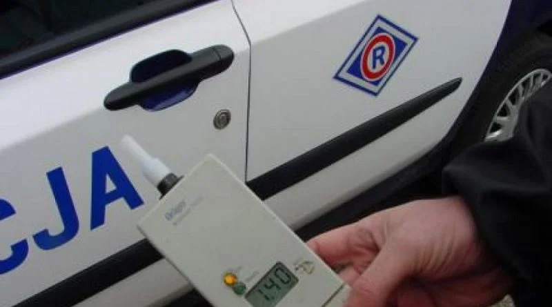 W Pazurku zatrzymano pijanego kierowcę, który nie posiadał prawa jazdy