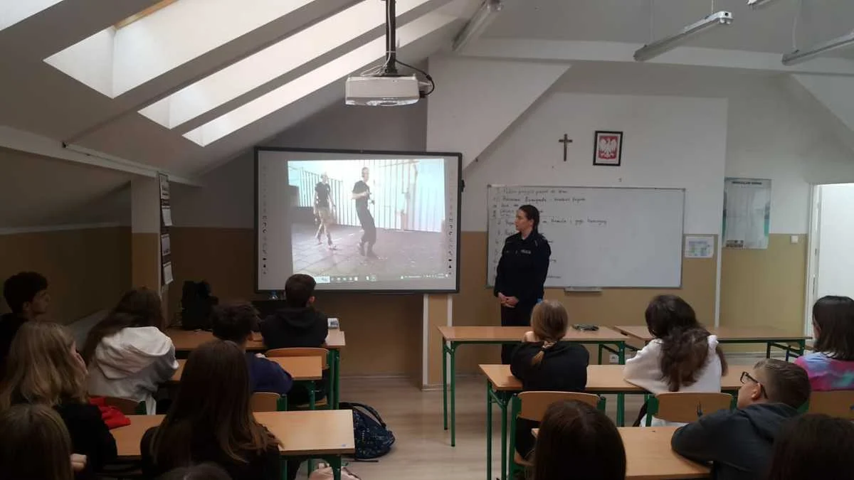 Spotkania policjantów w szkołach w ramach doradztwa zawodowego